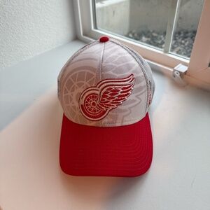 Reebok Detroit RedWings Hockey Fights Cancer Hat